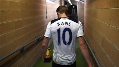 هاري كين يتفوق على محمد صلاح ويحصد الحذاء الذهبي للبريميرليج