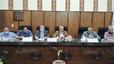 تعليم أسيوط يناقش استعدادات امتحانات الفصل الدراسي الثاني بالشهادة الإعدادية