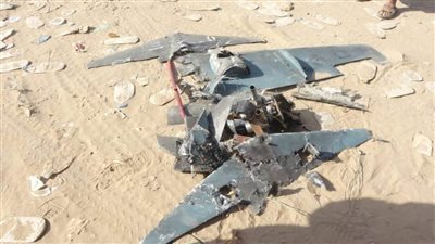 إصابة ثلاثة مدنيين يمنيين بشظايا طائرة حوثية مفخخة استهدفت سوقا شعبيا بمأرب