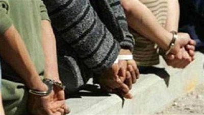 ضبط 3 أشخاص لقيامهم بالتنمر على عامل أثناء استقلاله (توك توك) بسوهاج