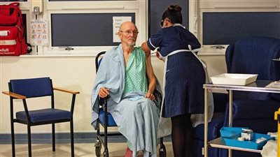  عاجل|وفاة ويليام شكسبير..أول رجل في العالم يحصل على تطعيم ضد كورونا