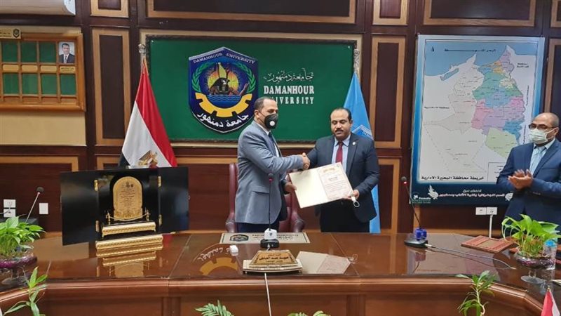 رئيس جامعة دمنهور