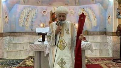 أسقف مغاغة يؤدى صلاة قداس تذكار شهداء طريق دير الأنبا صموئيل للعام الرابع