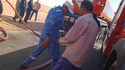 تصادم شاحنة نقل بشاحنة سولار في الوادي الجديد 