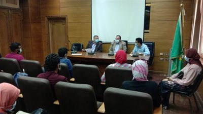 نائب رئيس جامعة بنها يلتقى بإتحاد الطلاب 