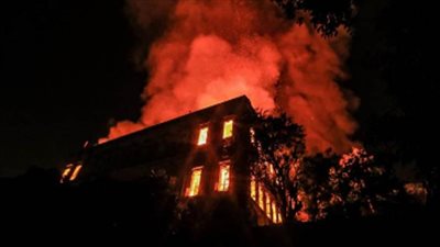 انتداب المعمل الجنائي لمعاينة حريق مصنع بمدينة 6 أكتوبر