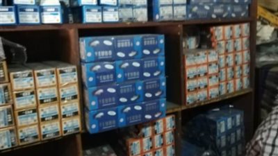 ضبط مصنع قطع غيار سيارات بالقاهرة بدون ترخيص  وبداخله كميات مجهولة