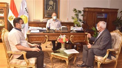 محافظ أسيوط يلتقي مسؤولي التعليم لمناقشة الاستعدادات النهائية لامتحانات الإعدادية والثانوية الفنية