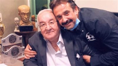 كريم عبد العزيز يكشف تطورات حالة والده بعد إصابته بكورونا