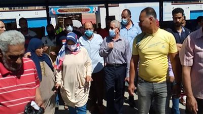 السكرتير العام  لمحافظ بورسعيد يتابع العمل بسوق العصر بعد تشغيله