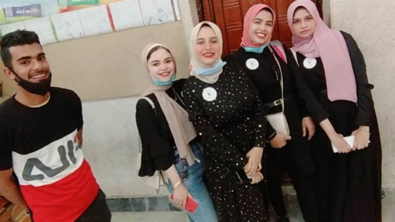 طلاب حملة بالتحدي