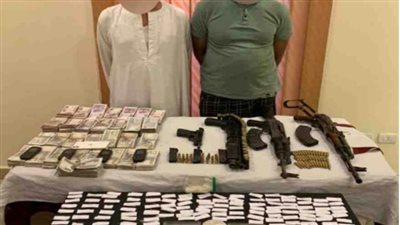 أمن الجيزة يلقي القبض على تشكيل عصابي تخصص في الاتجار بالمخدرات والأسلحة