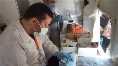 الكشف على 1183 مريضاً في قافلة طبية بالبحيرة