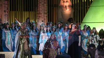 نجوم الأوبرا تتألق في 