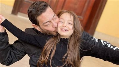 أصغر بنات أحمد زاهر تخوض أولى خطواتها في التمثيل مع منة شلبي