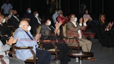 وزيرة الثقافة: 