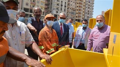 70 صندوق قمامة لدعم منظومة النظافة بمدينة بنها