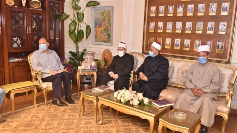 محافظ أسيوط يلتقي