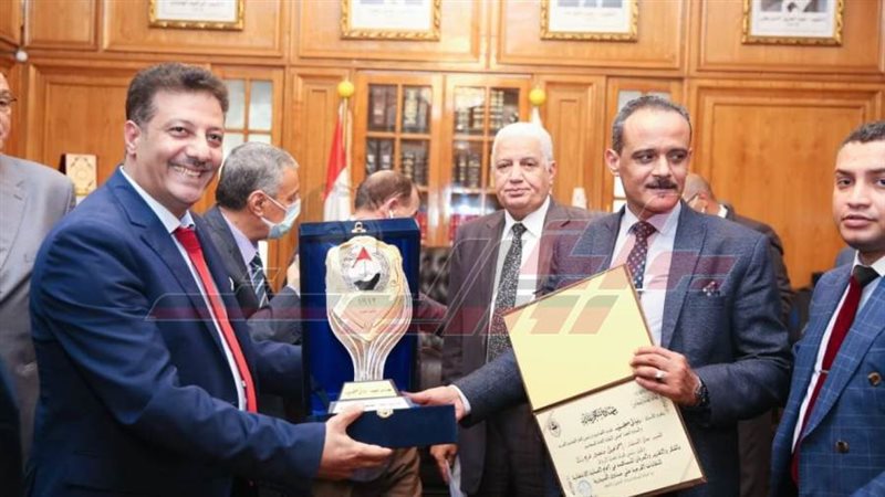 خلال التكريم