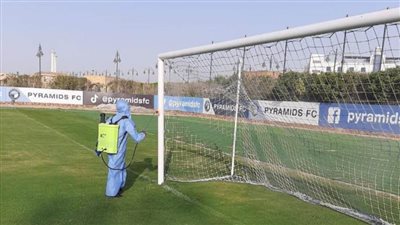 صور.. بعد ظهور أكثر من حالة كورونا بيراميدز يعقم جميع منشآت النادي