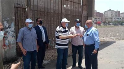 محافظ الشرقية يوجه بإزالة اللافتات الإعلانية من على جدران الشوارع بفاقوس