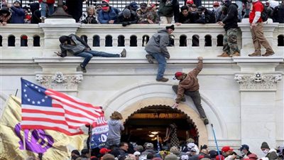 الادعاء الأمريكي يطلب إسقاط الاتهامات عن أحد المشاركين في أحداث اقتحام الكابيتول
