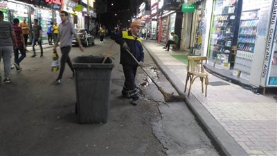 رئيس حي غرب الإسكندرية ينفذ حملة نظافة مكبرة بـ