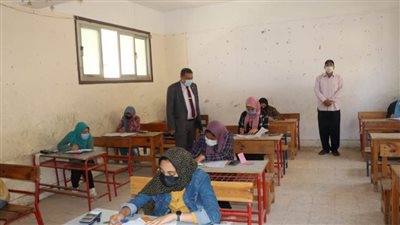 مدير تعليم البحيرة يتفقد لجان امتحانات الشهادة الإعدادية