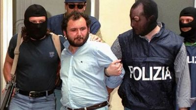 عاجل| إطلاق سراح أكبر زعماء المافيا قسوة.. 