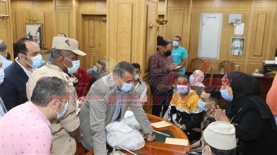 بقيمة 200 ألف جنيه.. مساعدات مالية لـ30 محتاجا بـ”المنوفية“