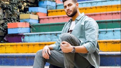 الرمادي يتصدر .. اعرف موضة ملابس الرجال لصيف 2021