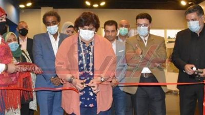 وزيرة الثقافة تفتتح معرض نتاج مبادرة 