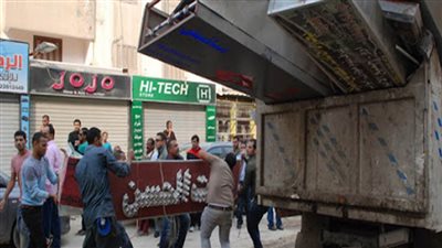 غلق وإزالة ١٢ منشأة وكشكا وسحب ٥ مركبات توك توك بالجيزة