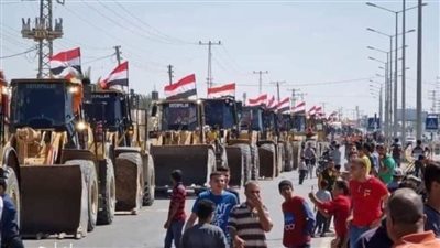 عاجل| معدات مصرية ثقيلة تعبر ميناء رفح لإعمار غزة.. والغزاوية يحتفلون (صور)