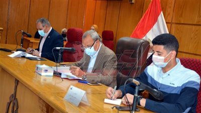 محافظ القليوبية يبحث لجان التصالح بمخالفات البناء وتعويضات الدائري