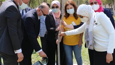 دفعة الشهيد منسي للقيادات التنفيذية تزرع شجرة بحديقة الطفل