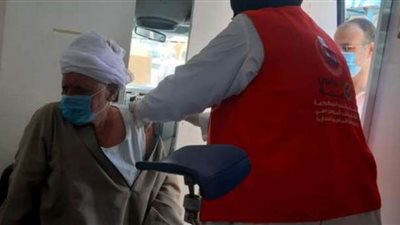 تطعيم كبار السن بلقاح كورونا في منازلهم بالشرقية