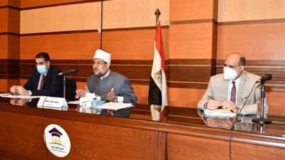 وزير الأوقاف يشيد بجهود العاملين بالهيئة الأوقاف