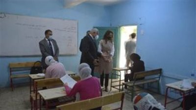 الطلاب يؤدون امتحان الإنجليزي وسط إجراءات احترازية ووقائية بمدارس الجيزة 