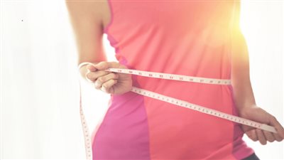 مشروب بسيط ثبت أنه يحرق الدهون الحشوية!