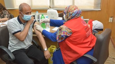 جامعة الفيوم تبدأ حملة تطعيم لقاح كورونا لأعضاء هيئة التدريس والعاملين بها