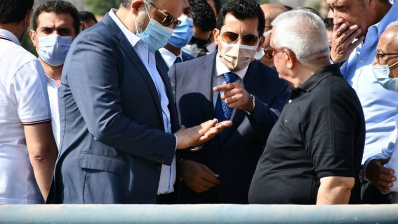 وزير الرياضة فى نادى