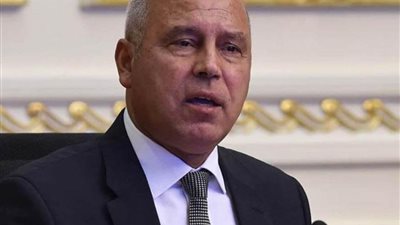 وزير النقل : الرئيس السيسي صدق على إلحاق 300 مهندس للعمل بالسكة الحديد وتدريب 180 مهندسا بالكلية الحربية 