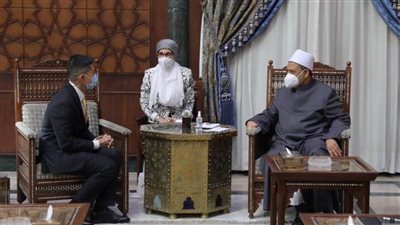الإمام الأكبر يثني على دعم السفير التايلاندي لأبناء وطنه الدارسين بالأزهر