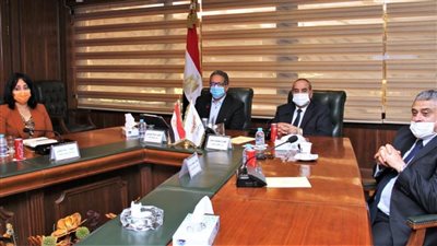 وزيرا الطيران والسياحة يلتقيان المستثمرين لوضع استراتيجية لجذب السياح 