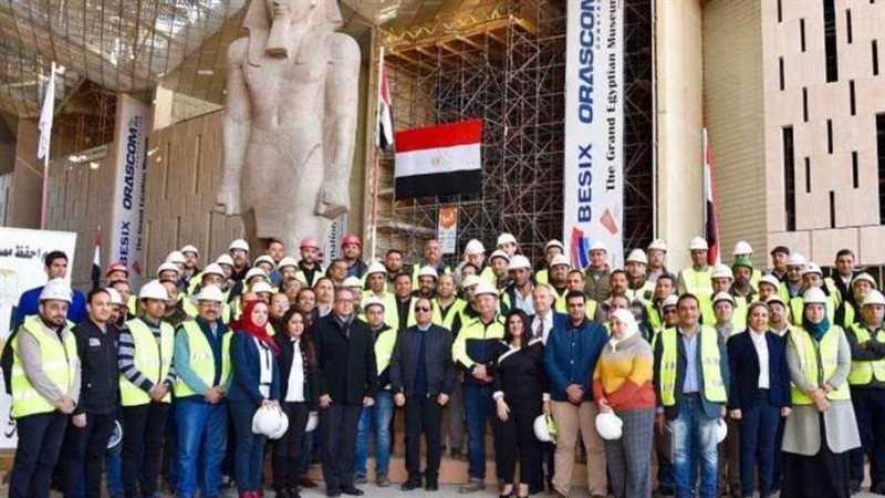 الرئيس السيسي وعمال