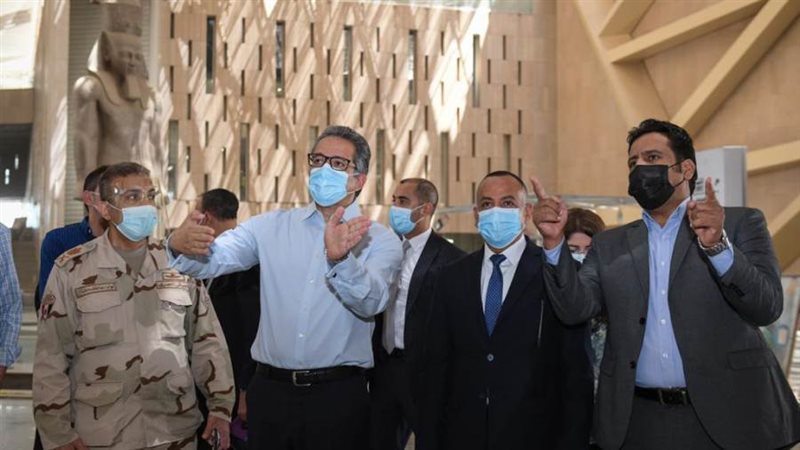 العناني اثناء تفقده