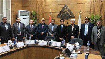 وفد من الاتحاد الرياضى للجامعات يتفقد ملاعب جامعة بنها