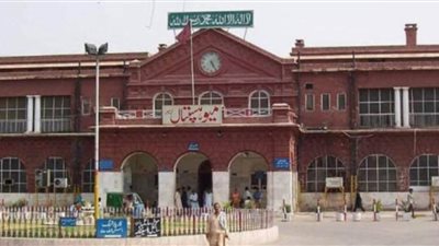 عاجل| حارس ينتحل شخصية طبيب ويجري عملية جراحية لامرأة