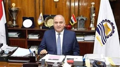 محافظ قنا يصدر حركة تنقلات بين نواب المدن ورؤساء القرى